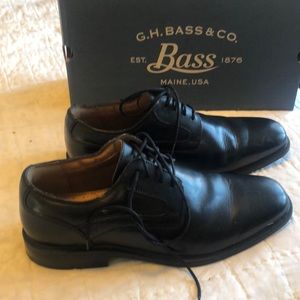 Men’s black dress shoes